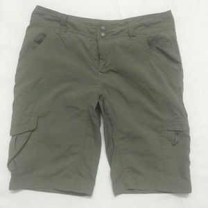 The North Face cargo short  size 4 light gray